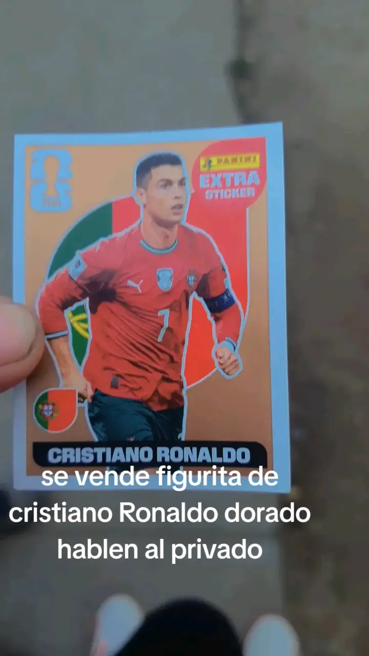 Figurita de cristiano Ronaldo dorada