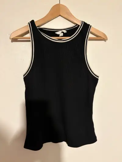 Polera sin mangas negra - miniatura 2