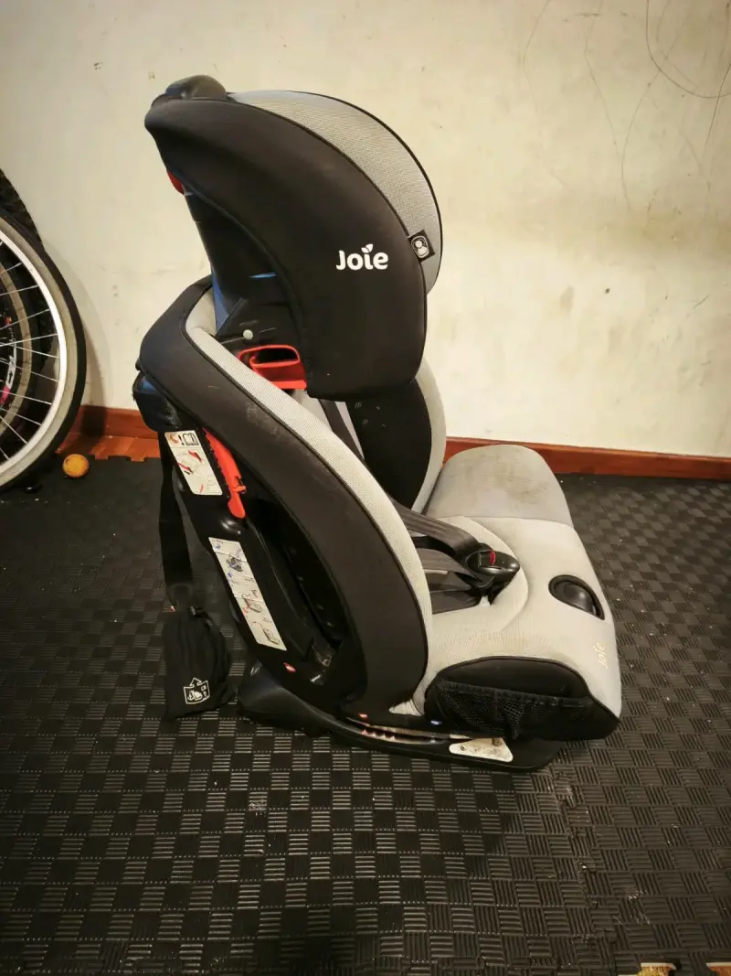 Silla de auto infantil gris - 2