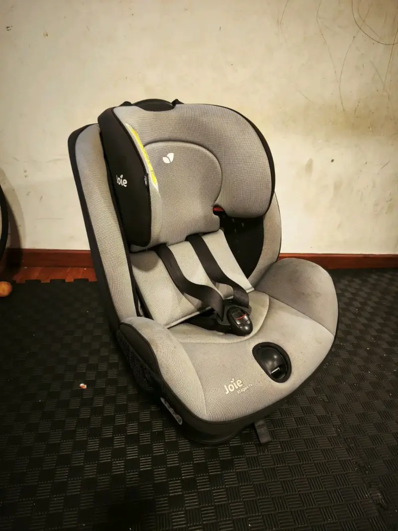 Silla de auto infantil gris - 3