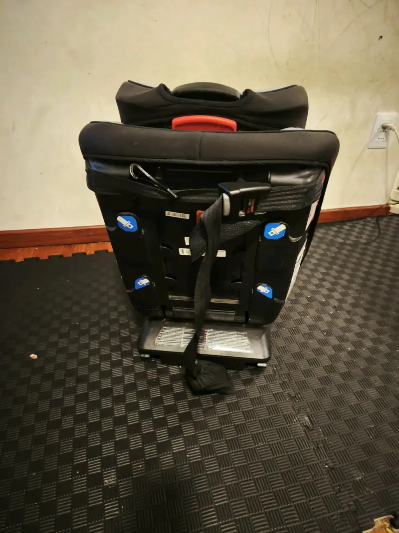 Silla de auto infantil gris - 4