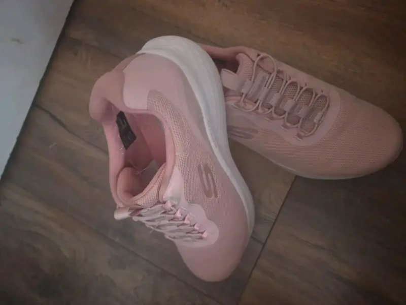 Zapatillas rosadas deportivas - 1