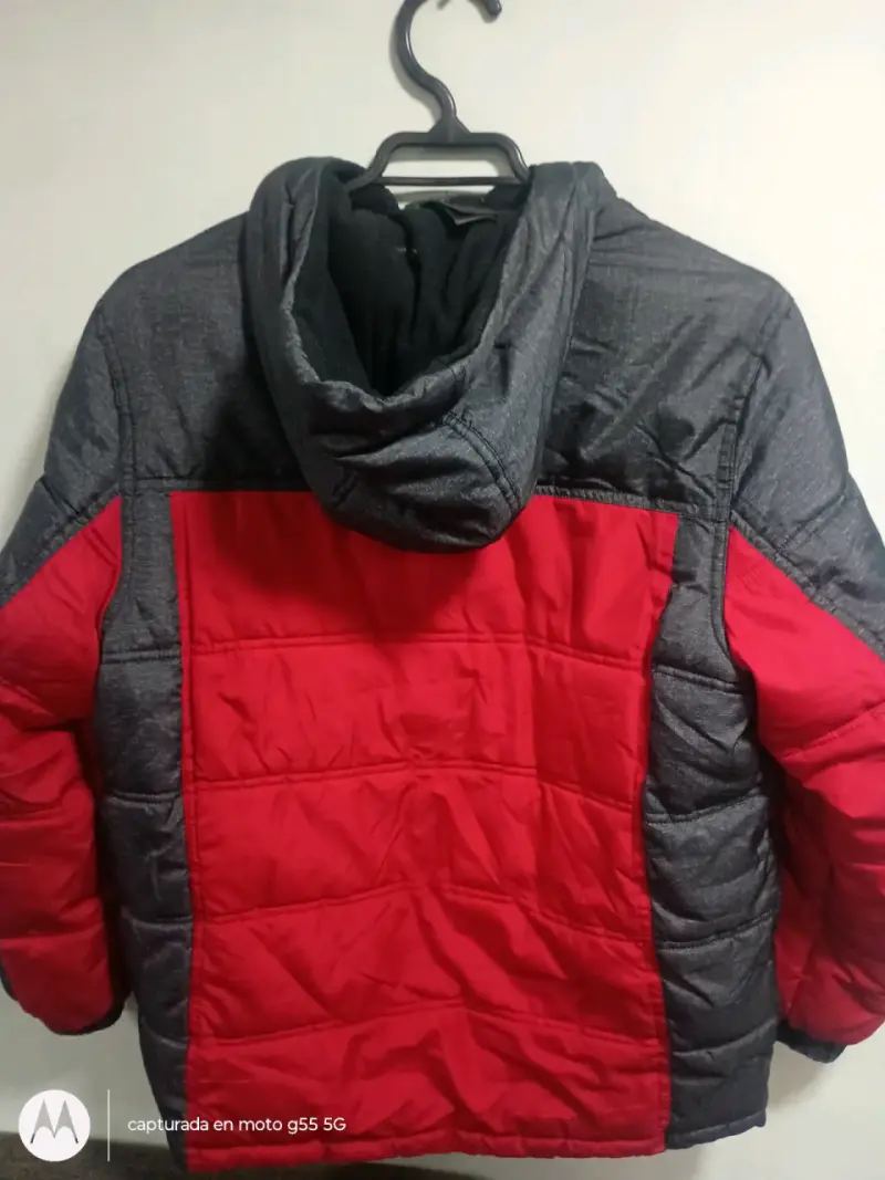 Chaqueta acolchada roja y gris - 2
