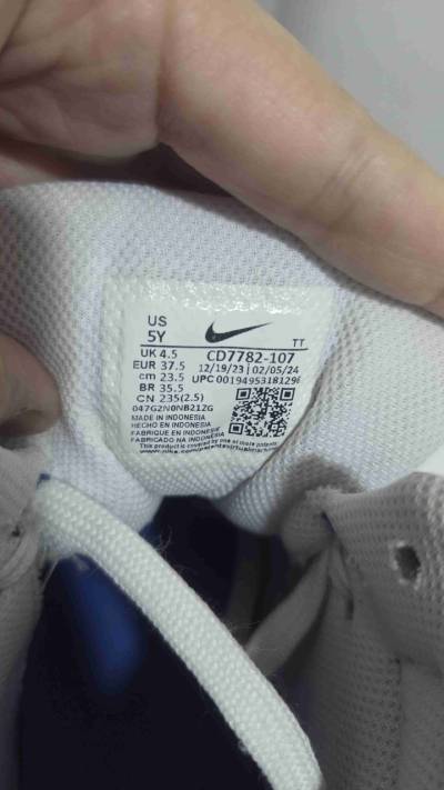 Zapatillas Nike blancas y azules - miniatura 5