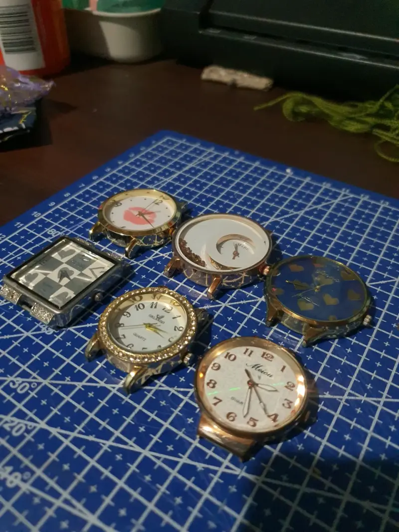 Conjunto de carátulas de reloj variadas - 1