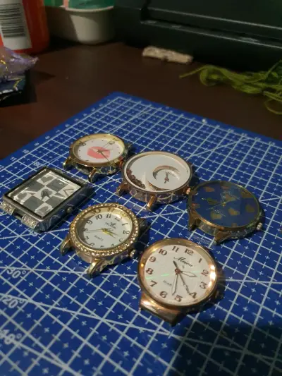 Conjunto de carátulas de reloj variadas - miniatura 1