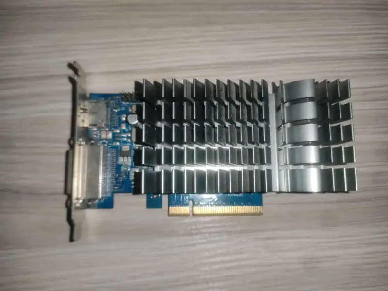 Tarjeta gráfica GT730 2GB - 1
