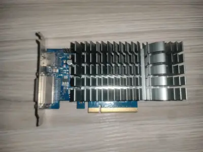 Tarjeta gráfica GT730 2GB - miniatura 1