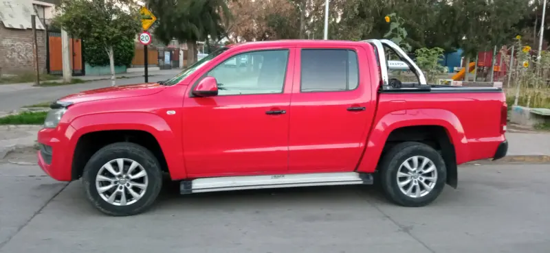 Camioneta roja en buen estado - 4