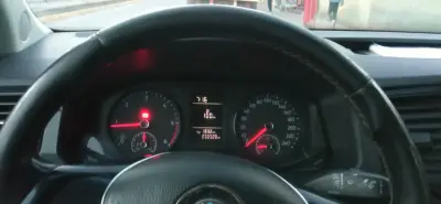 Camioneta roja en buen estado - miniatura 6