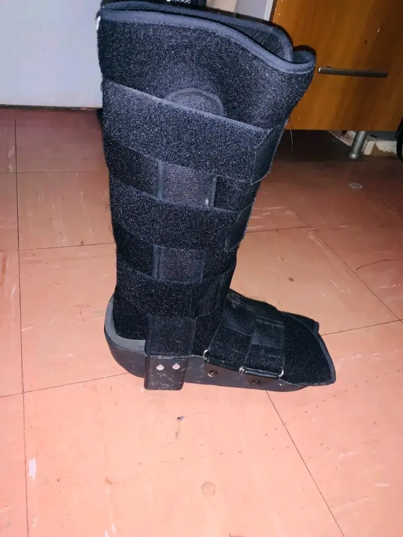 Bota ortopédica negra ajustable - 2