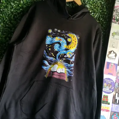 Polerón negro con diseño Snoopy - miniatura 1