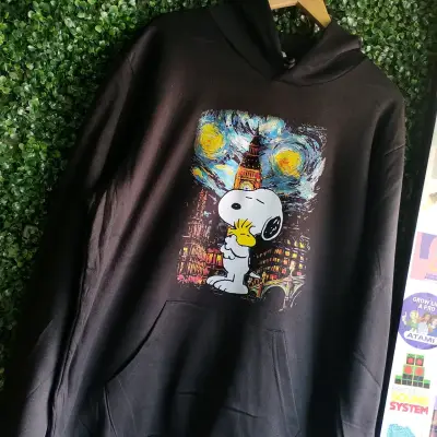 Polerón negro con diseño Snoopy - miniatura 2