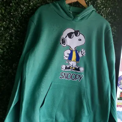 Polerón negro con diseño Snoopy - miniatura 4