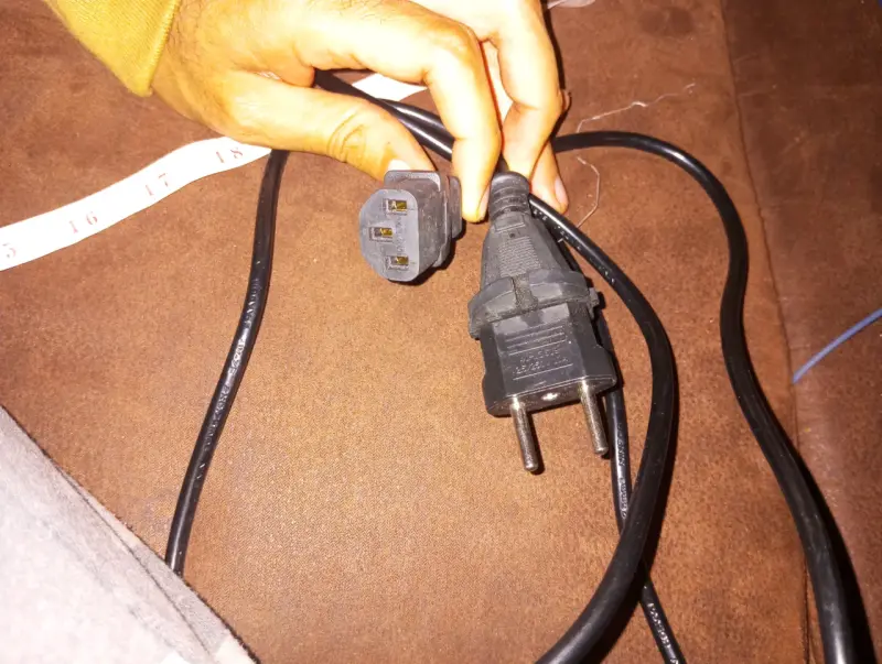 Cable De Poder Trébol Para Cargador De Notebook E