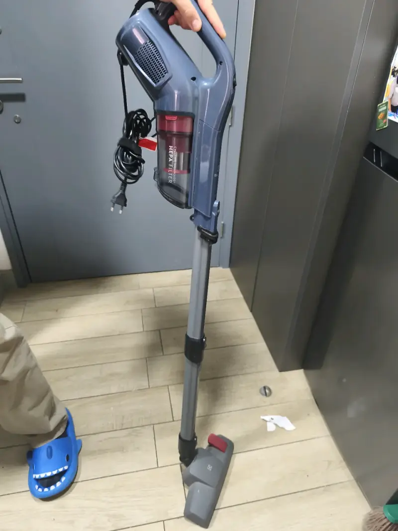 Aspiradora vertical Electrolux gris - 1