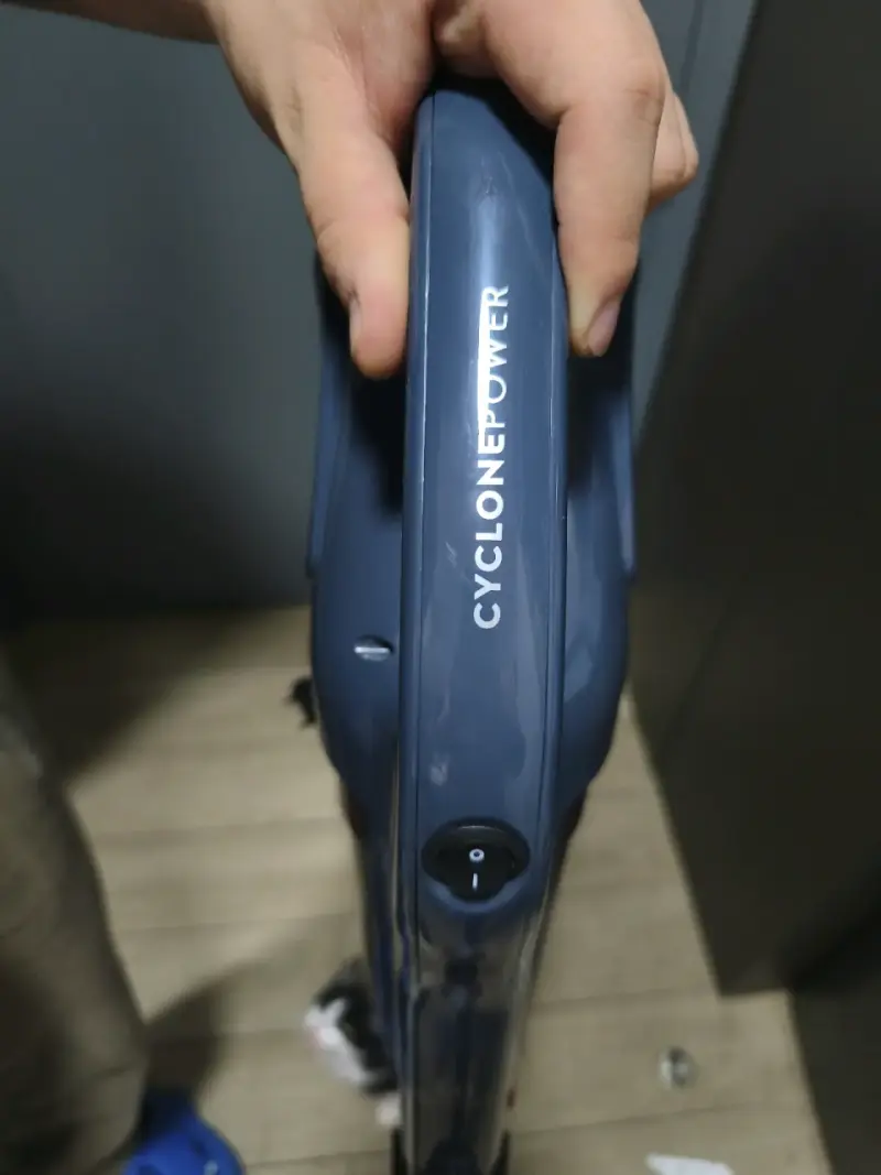 Aspiradora vertical Electrolux gris - 4