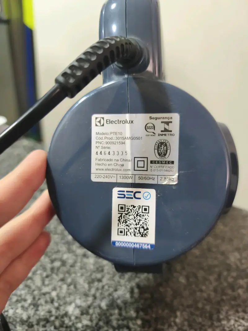 Aspiradora vertical Electrolux gris - 5