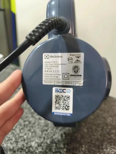 Aspiradora vertical Electrolux gris - miniatura 5