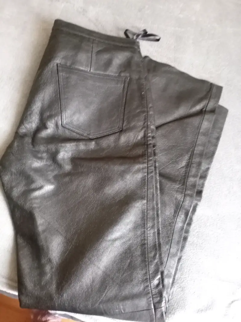 Pantalón de cuero negro - 1