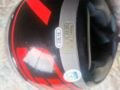 Casco de moto negro y rojo talla M - miniatura 3