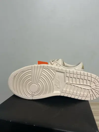 Zapatillas blancas con detalles dorados - miniatura 5