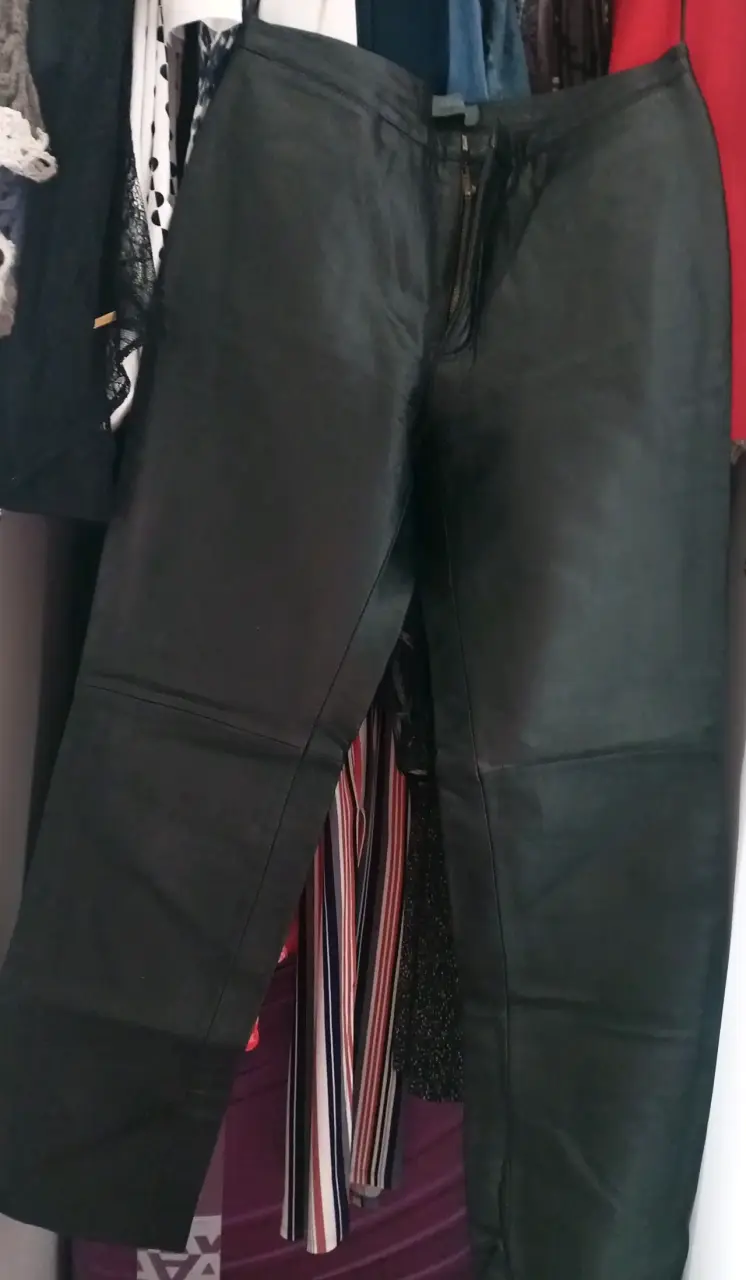 Pantalón de cuero negro - 2