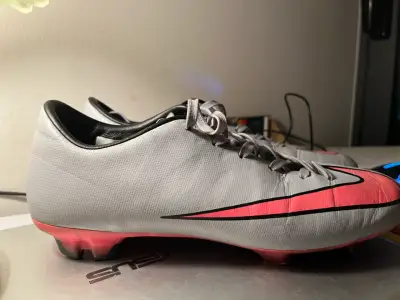 Botines de fútbol nike - miniatura 1