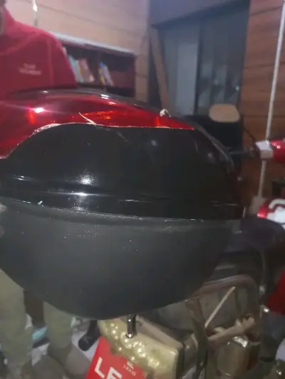 Maleta trasera para moto - miniatura 1