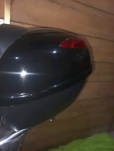 Maleta trasera para moto - miniatura 2