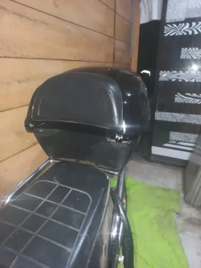 Maleta trasera para moto - miniatura 3