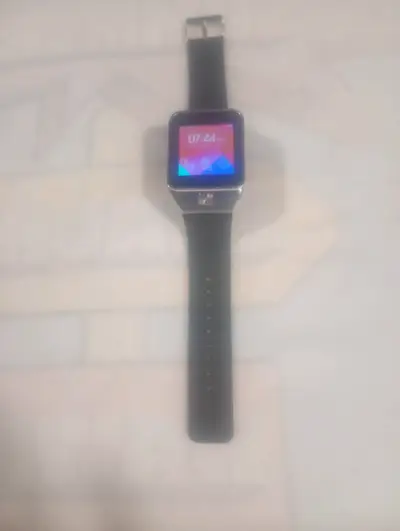 Smartwatch negro de pantalla táctil - miniatura 2