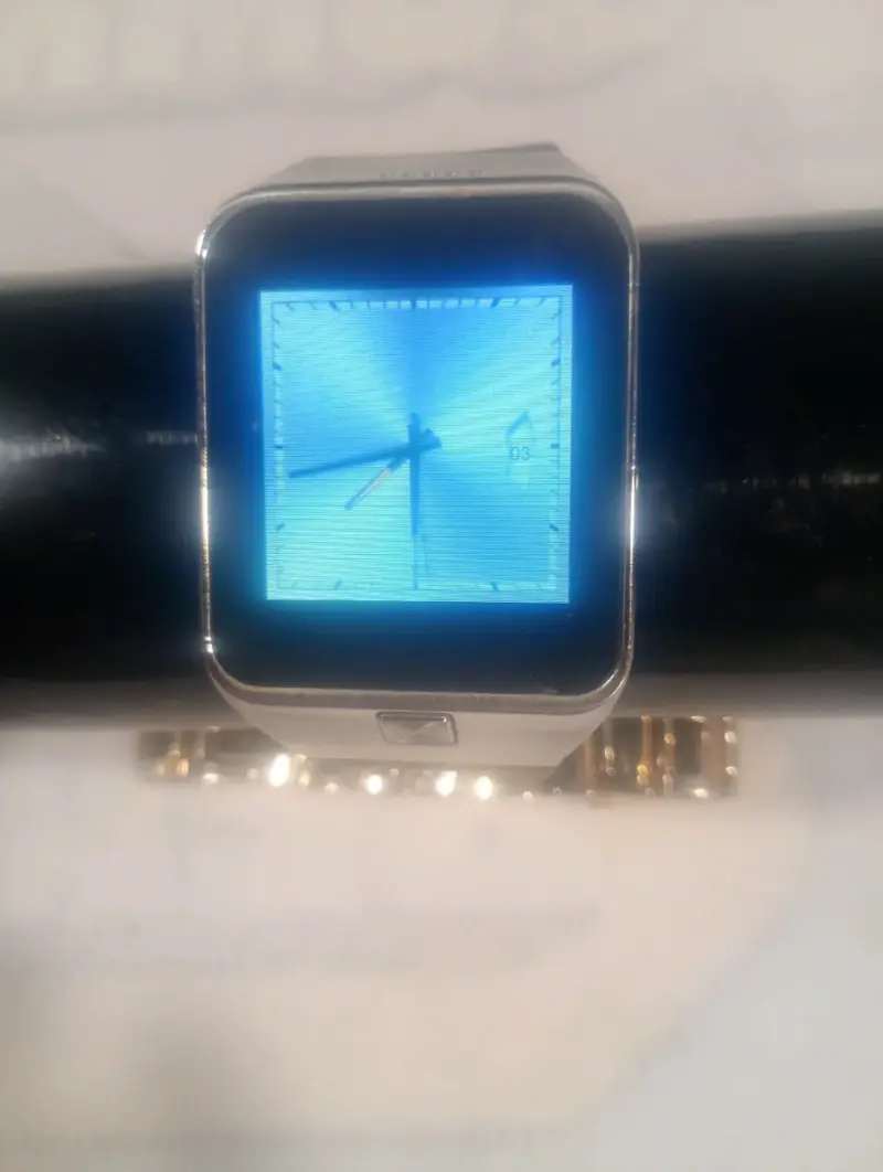 Smartwatch negro de pantalla táctil - 3