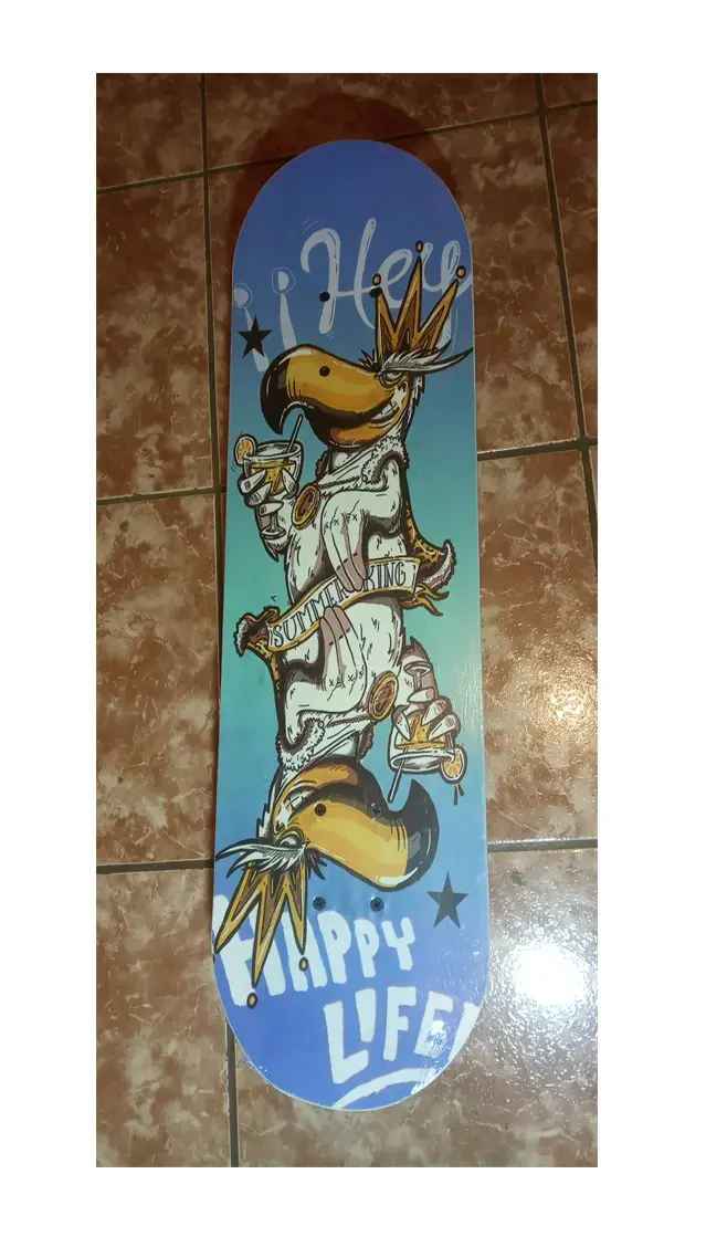 Tabla de skate con diseño gráfico - 1