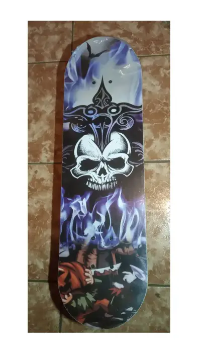 Tabla de skate con diseño gráfico - miniatura 2