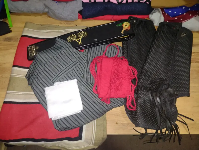 Traje típico chileno rayado