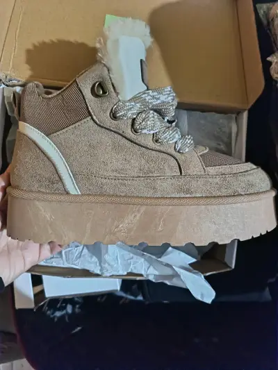 Zapatillas altas beige con peluche - miniatura 1