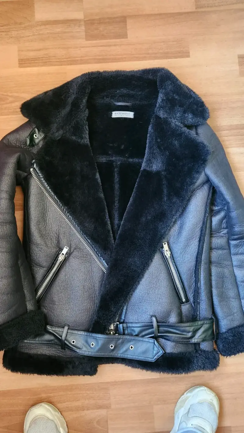 Chaqueta negra de cuero con forro - 1