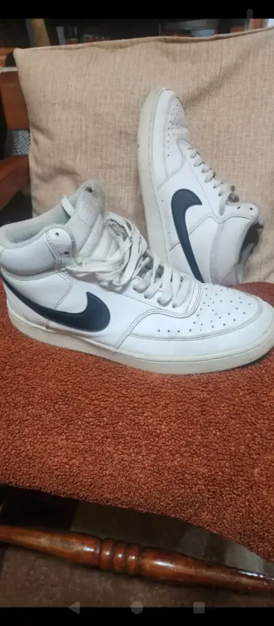Zapatillas blancas deportivas Nro 44 - miniatura 1