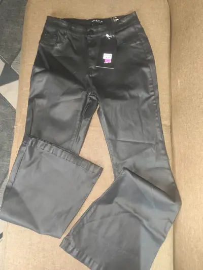 Pantalones negros con etiqueta - miniatura 1