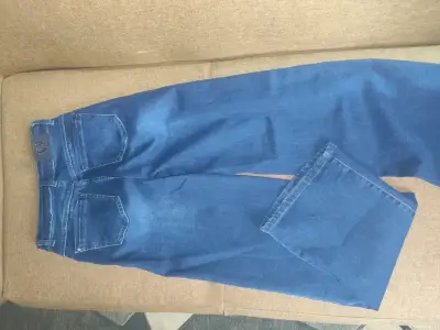 Jeans azules acampanados - miniatura 2