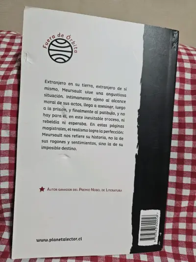 Libro El extranjero de Albert Camus - miniatura 2