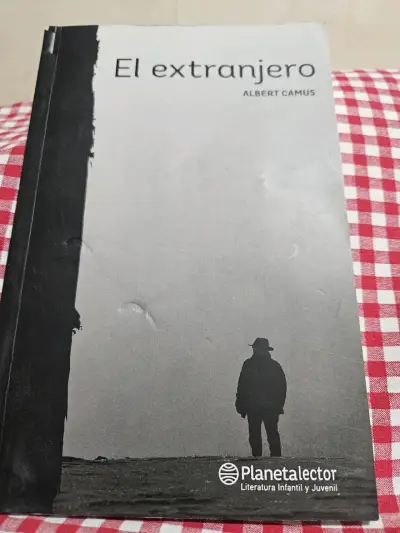 Libro El extranjero de Albert Camus - miniatura 3