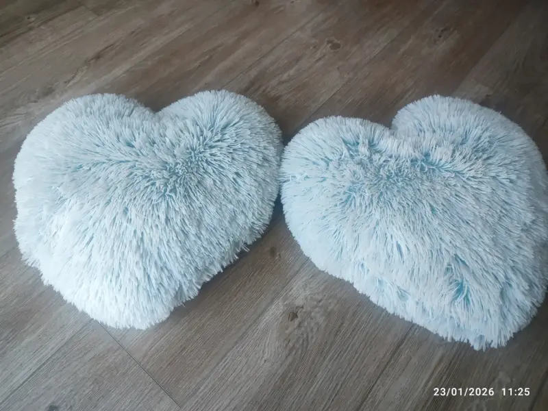 Cojines peludos forma de corazón