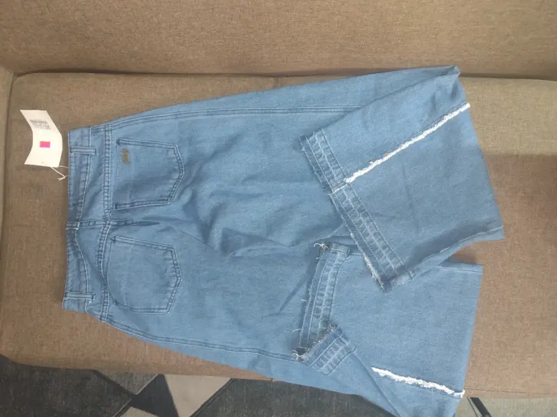 Jeans azul con franja desgastada - 2