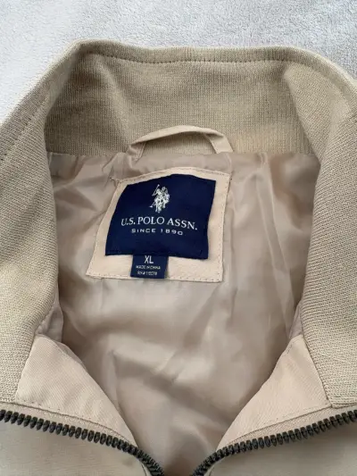 Chaqueta beige estilo casual polo - miniatura 3