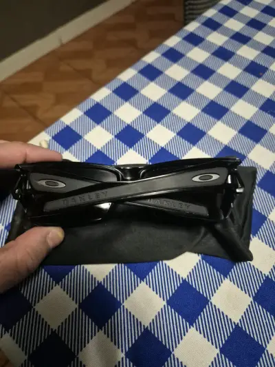 Lentes de sol negros grandes - miniatura 2
