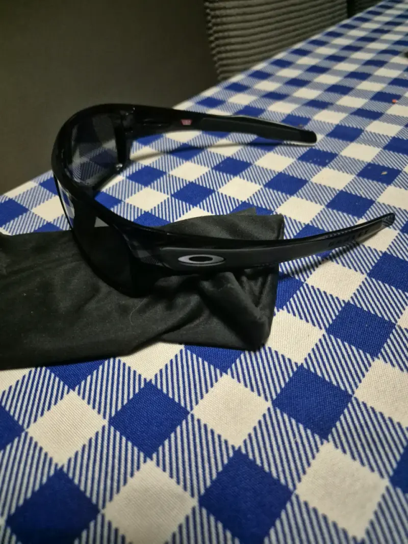 Lentes de sol negros grandes - 3