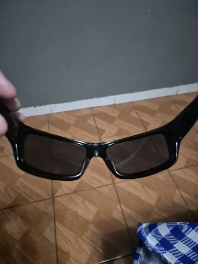 Lentes de sol negros grandes - miniatura 5