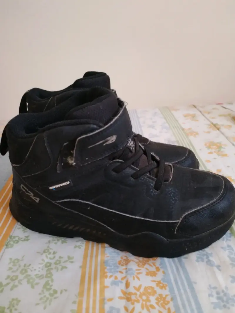 Zapatillas negras impermeables